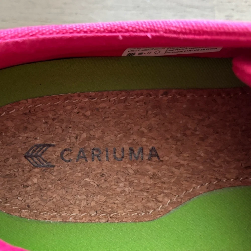 Cariuma Pantone Magenta sneakers size 8 ethically produced - Picture 4 of 9